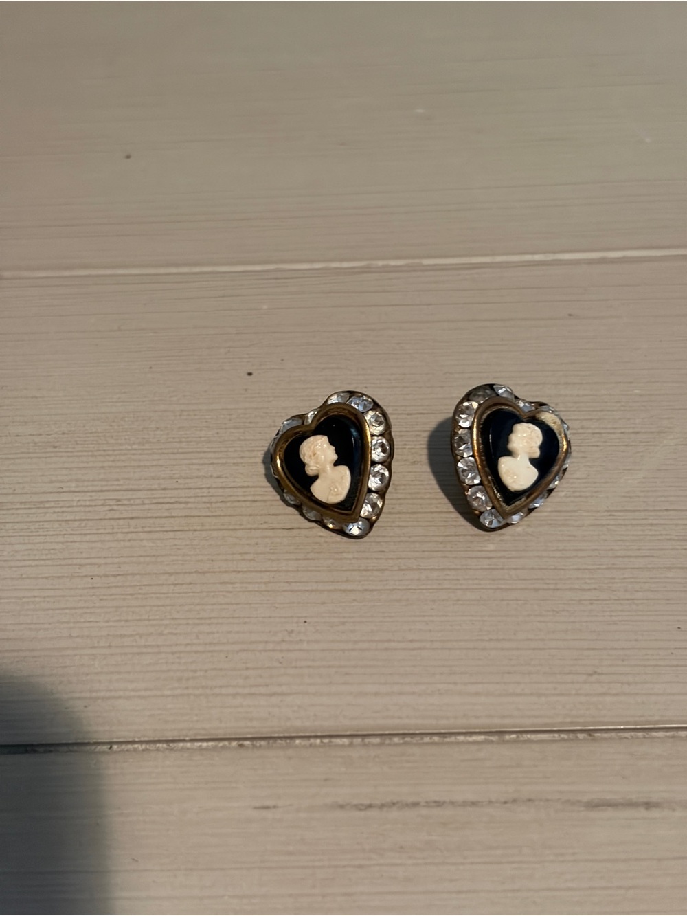 Vintage-Black Heart Cameo Earrings with Rhinestones pierced